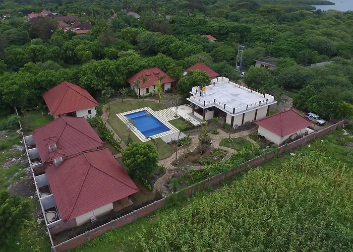 Bananaleaf Hostal Banyuwedang