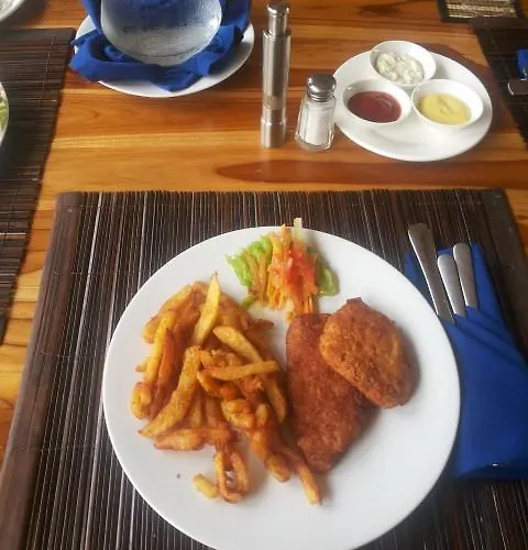 Bananaleaf Hostal Banyuwedang